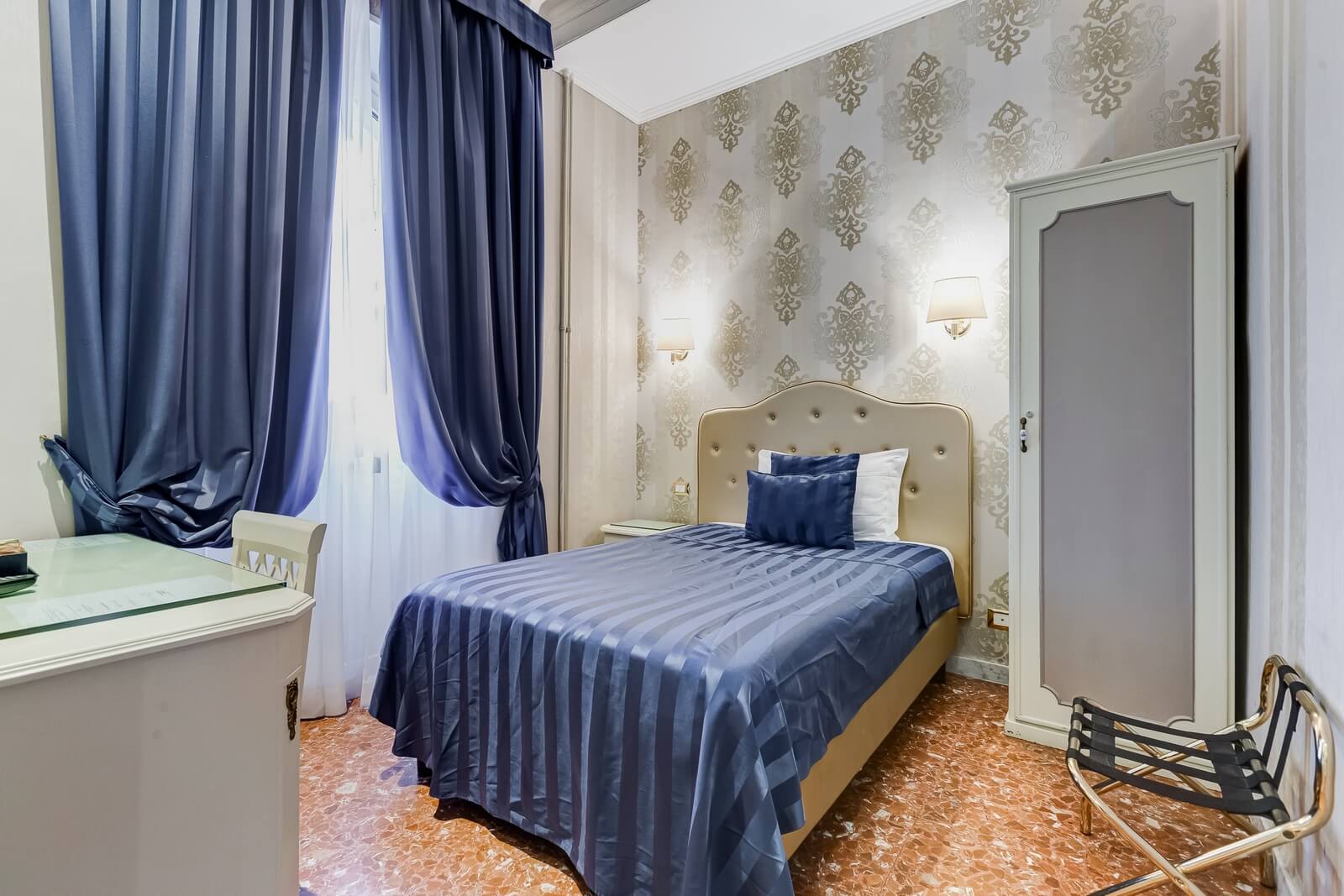 navona-queen-rome-rooftop-roma-centro-corso-vittorio-emanuele-palazzo-bassi-idromassaggio-panorama-view-vista-gianicolo-citta-eterna-campo-de-fiori-single-room-33