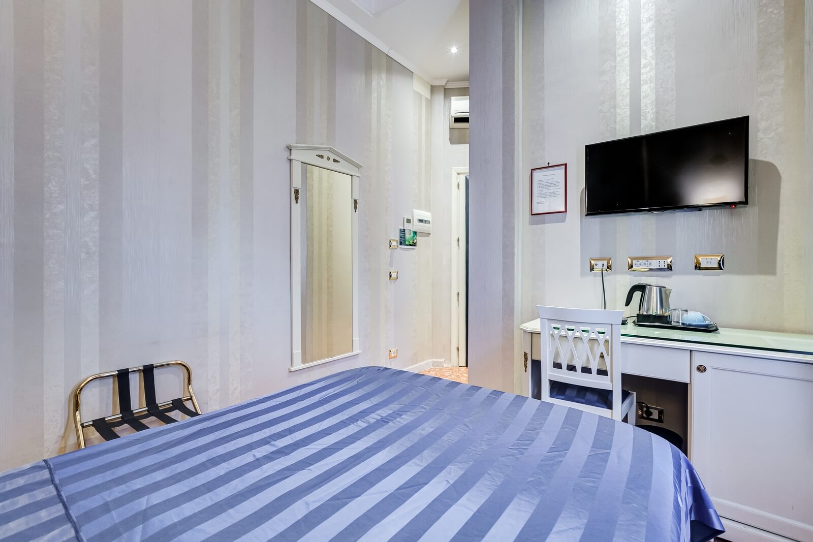 navona-queen-rome-rooftop-roma-centro-corso-vittorio-emanuele-palazzo-bassi-idromassaggio-panorama-view-vista-gianicolo-citta-eterna-campo-de-fiori-single-room-40