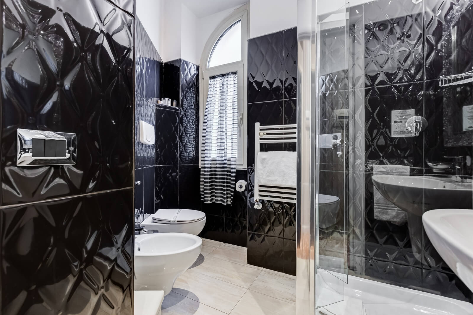 navona-queen-rome-rooftop-roma-centro-corso-vittorio-emanuele-palazzo-bassi-idromassaggio-panorama-view-vista-gianicolo-citta-eterna-campo-de-fiori-single-room-44