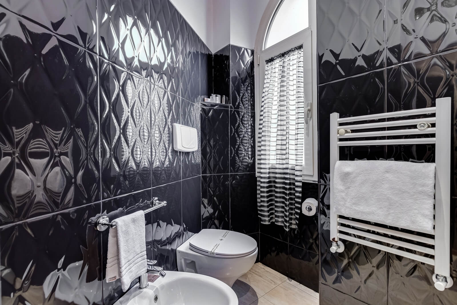 navona-queen-rome-rooftop-roma-centro-corso-vittorio-emanuele-palazzo-bassi-idromassaggio-panorama-view-vista-gianicolo-citta-eterna-campo-de-fiori-single-room-45