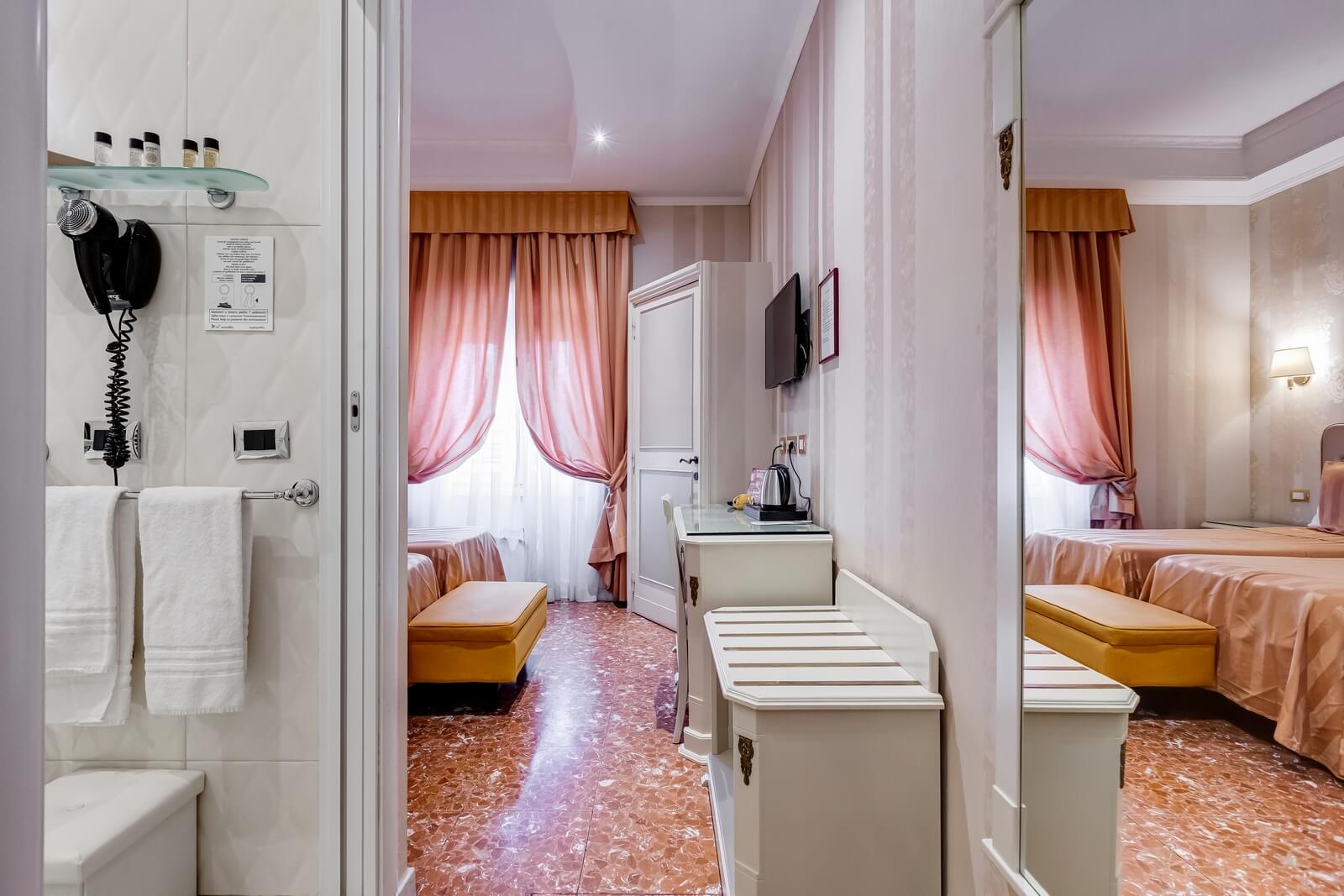 navona-queen-rome-rooftop-roma-centro-corso-vittorio-emanuele-palazzo-bassi-idromassaggio-panorama-view-vista-gianicolo-citta-eterna-campo-de-fiori-standard-double-room-twin-01