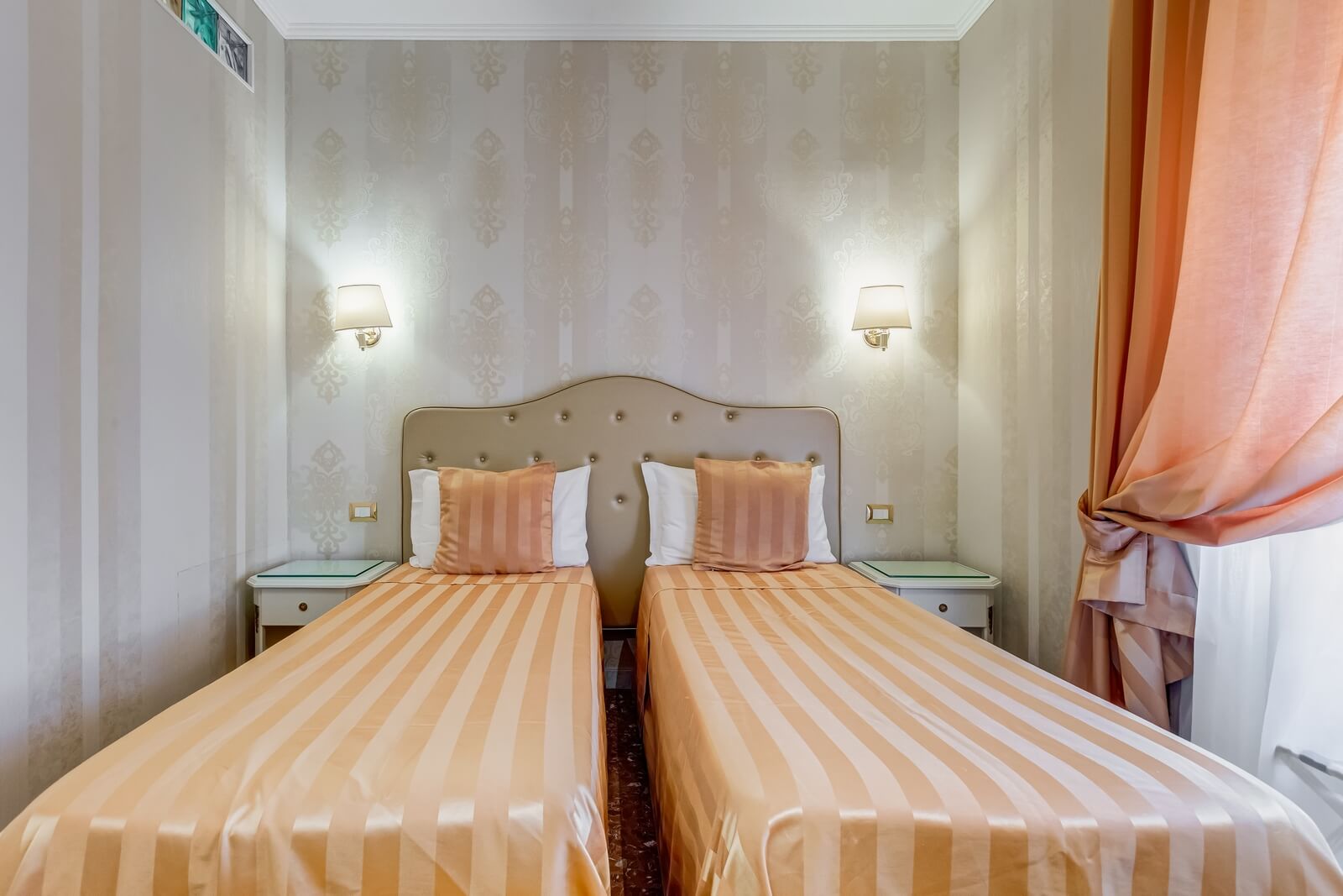 navona-queen-rome-rooftop-roma-centro-corso-vittorio-emanuele-palazzo-bassi-idromassaggio-panorama-view-vista-gianicolo-citta-eterna-campo-de-fiori-standard-double-room-twin-05