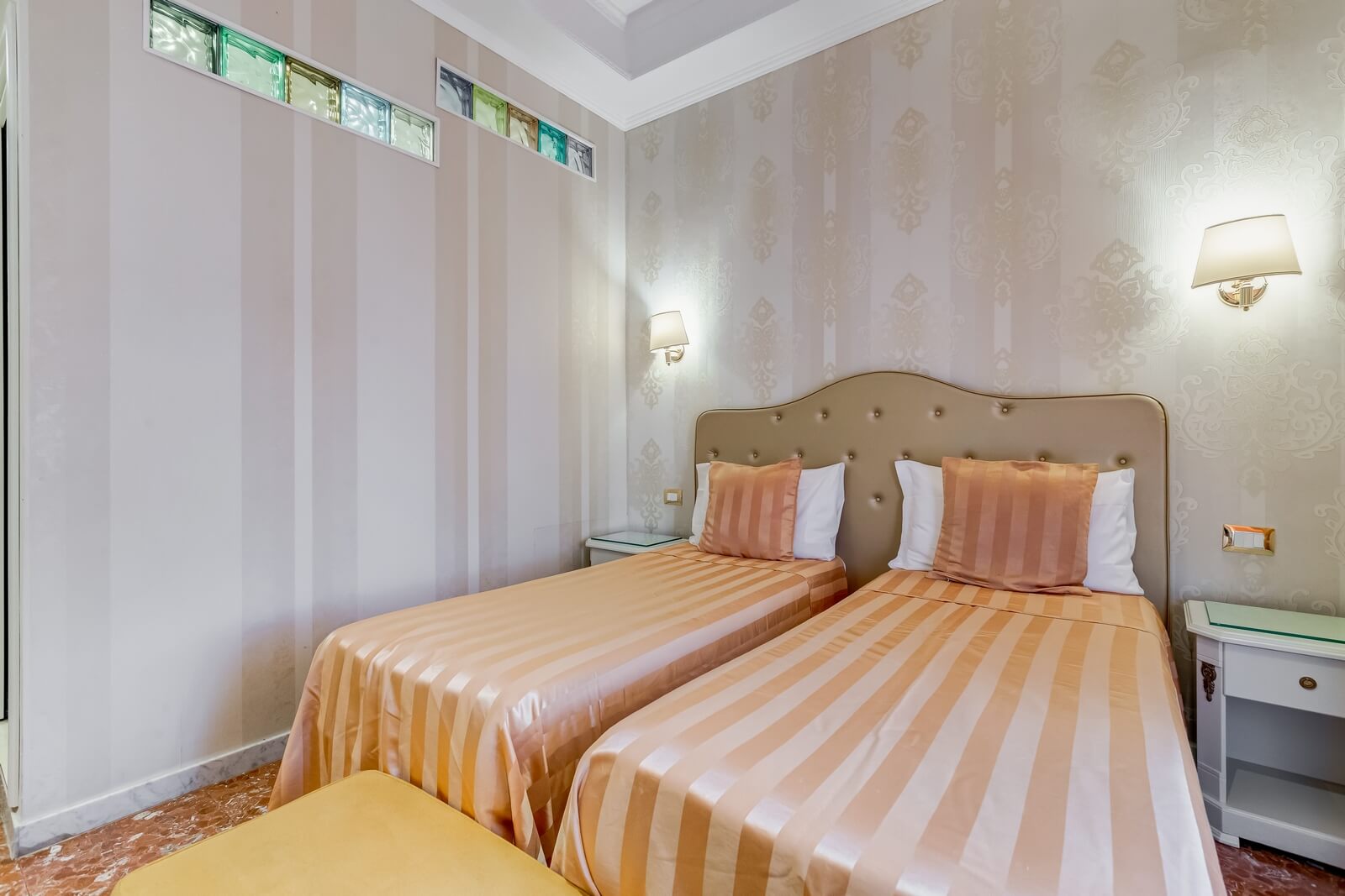 navona-queen-rome-rooftop-roma-centro-corso-vittorio-emanuele-palazzo-bassi-idromassaggio-panorama-view-vista-gianicolo-citta-eterna-campo-de-fiori-standard-double-room-twin-06