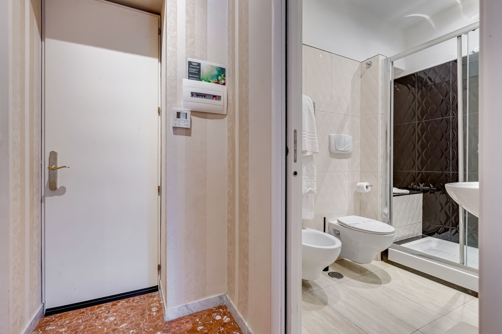 navona-queen-rome-rooftop-roma-centro-corso-vittorio-emanuele-palazzo-bassi-idromassaggio-panorama-view-vista-gianicolo-citta-eterna-campo-de-fiori-standard-double-room-twin-10