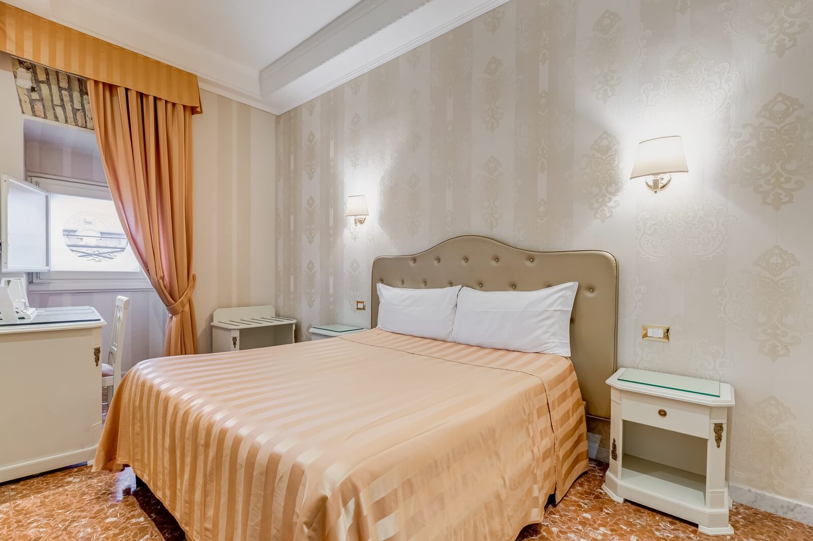 navona-queen-rome-rooftop-roma-centro-corso-vittorio-emanuele-palazzo-bassi-idromassaggio-panorama-view-vista-gianicolo-citta-eterna-campo-de-fiori-standard-double-room-twin-106