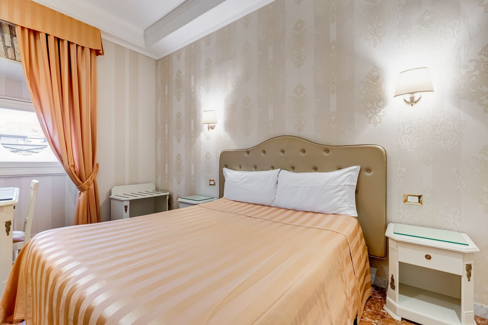 navona-queen-rome-rooftop-roma-centro-corso-vittorio-emanuele-palazzo-bassi-idromassaggio-panorama-view-vista-gianicolo-citta-eterna-campo-de-fiori-standard-double-room-twin-107