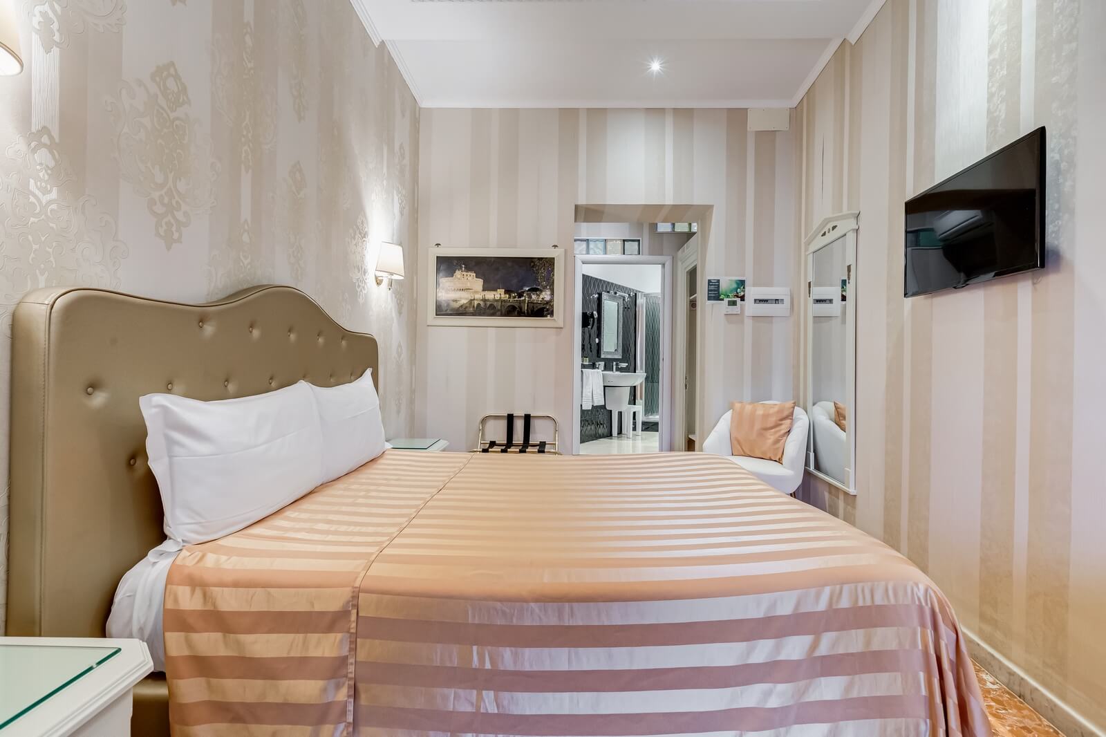 navona-queen-rome-rooftop-roma-centro-corso-vittorio-emanuele-palazzo-bassi-idromassaggio-panorama-view-vista-gianicolo-citta-eterna-campo-de-fiori-standard-double-room-twin-112