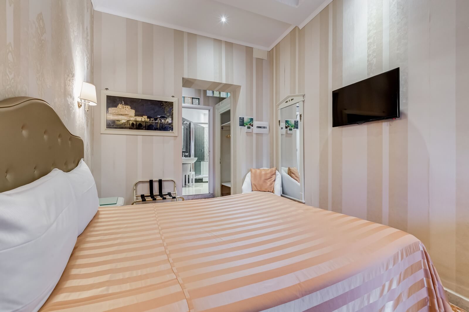 navona-queen-rome-rooftop-roma-centro-corso-vittorio-emanuele-palazzo-bassi-idromassaggio-panorama-view-vista-gianicolo-citta-eterna-campo-de-fiori-standard-double-room-twin-113