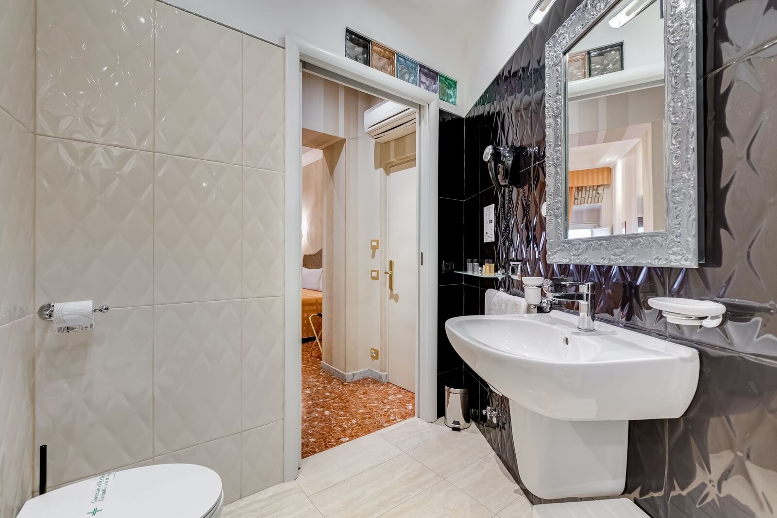 navona-queen-rome-rooftop-roma-centro-corso-vittorio-emanuele-palazzo-bassi-idromassaggio-panorama-view-vista-gianicolo-citta-eterna-campo-de-fiori-standard-double-room-twin-119