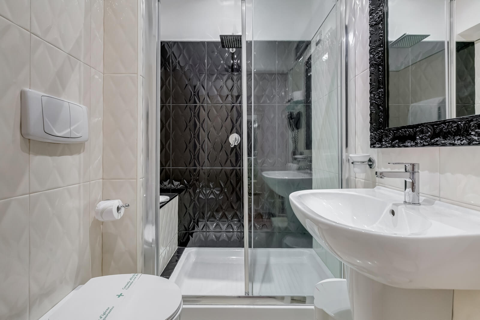 navona-queen-rome-rooftop-roma-centro-corso-vittorio-emanuele-palazzo-bassi-idromassaggio-panorama-view-vista-gianicolo-citta-eterna-campo-de-fiori-standard-double-room-twin-12