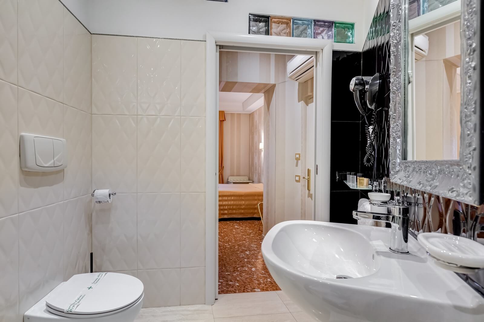 navona-queen-rome-rooftop-roma-centro-corso-vittorio-emanuele-palazzo-bassi-idromassaggio-panorama-view-vista-gianicolo-citta-eterna-campo-de-fiori-standard-double-room-twin-120