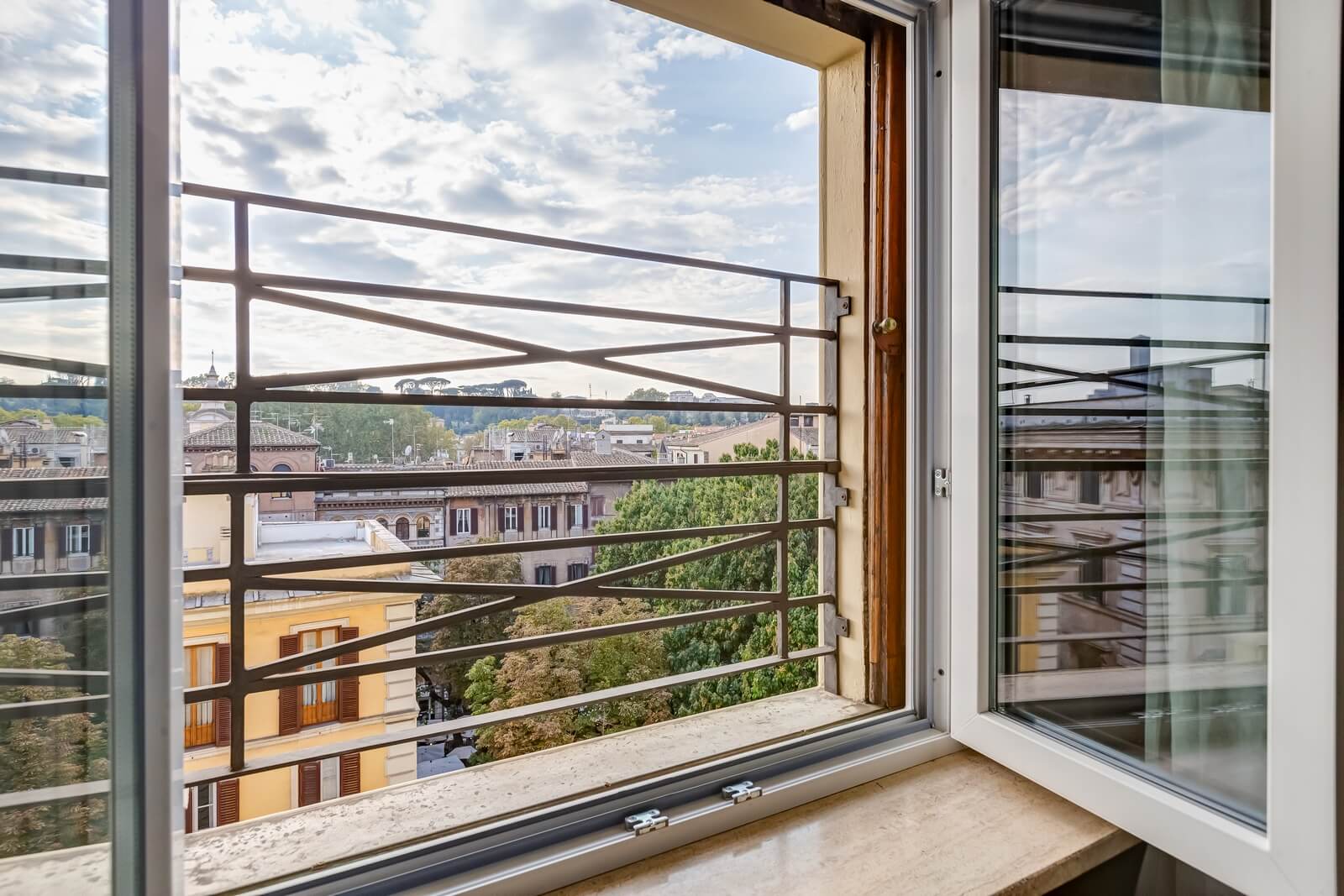 navona-queen-rome-rooftop-roma-centro-corso-vittorio-emanuele-palazzo-bassi-idromassaggio-panorama-view-vista-gianicolo-citta-eterna-campo-de-fiori-standard-double-room-twin-16