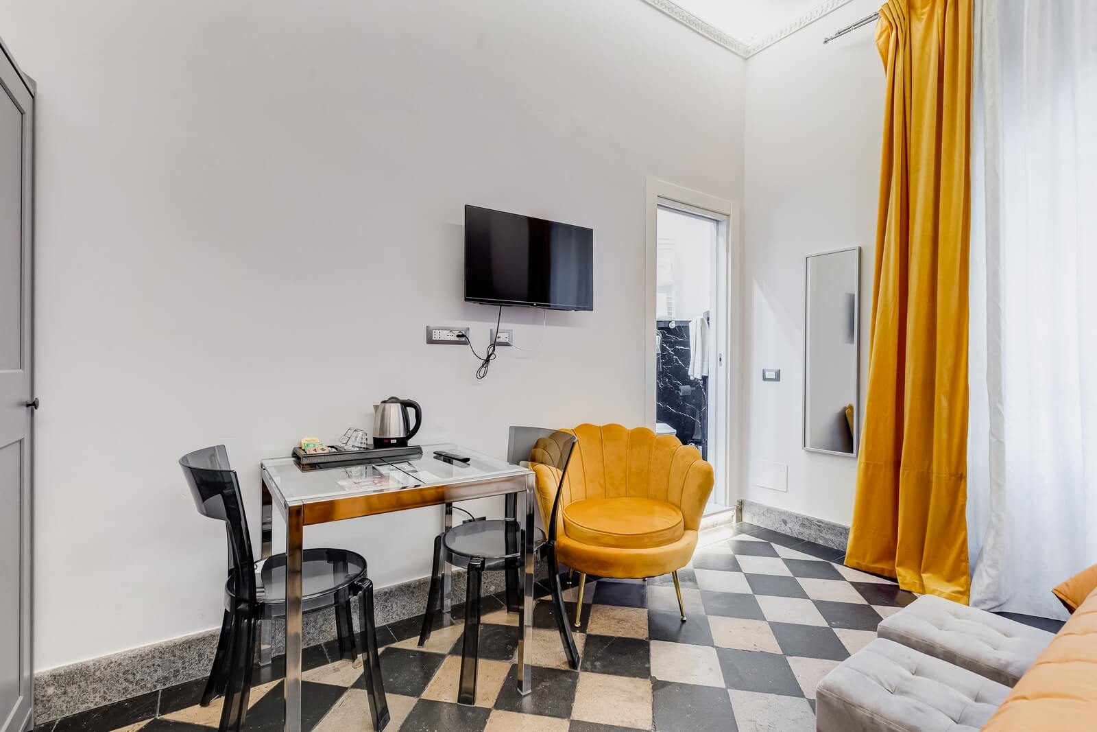 navona-queen-rome-rooftop-roma-centro-corso-vittorio-emanuele-palazzo-bassi-idromassaggio-panorama-view-vista-gianicolo-citta-eterna-campo-de-fiori-standard-double-room-twin-19