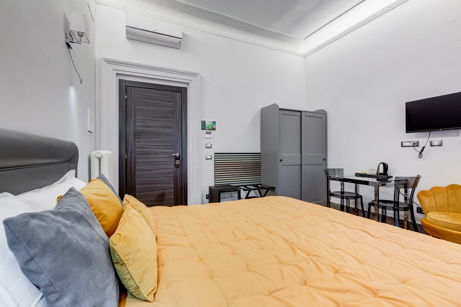 navona-queen-rome-rooftop-roma-centro-corso-vittorio-emanuele-palazzo-bassi-idromassaggio-panorama-view-vista-gianicolo-citta-eterna-campo-de-fiori-standard-double-room-twin-26