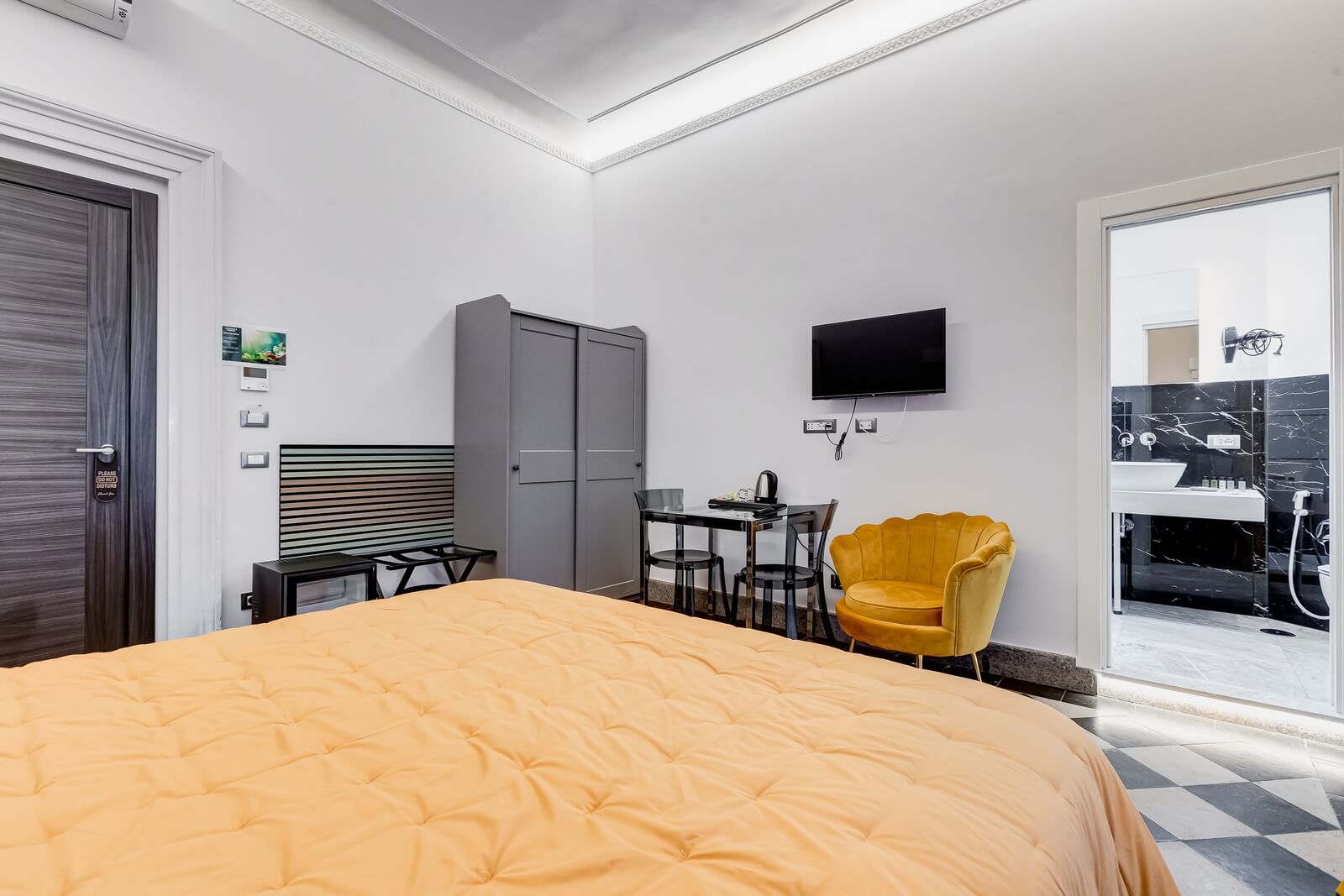 navona-queen-rome-rooftop-roma-centro-corso-vittorio-emanuele-palazzo-bassi-idromassaggio-panorama-view-vista-gianicolo-citta-eterna-campo-de-fiori-standard-double-room-twin-27