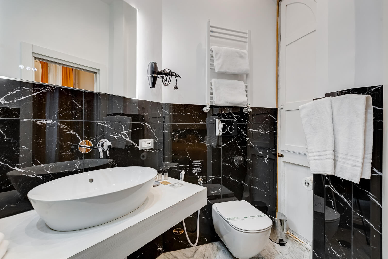 navona-queen-rome-rooftop-roma-centro-corso-vittorio-emanuele-palazzo-bassi-idromassaggio-panorama-view-vista-gianicolo-citta-eterna-campo-de-fiori-standard-double-room-twin-32