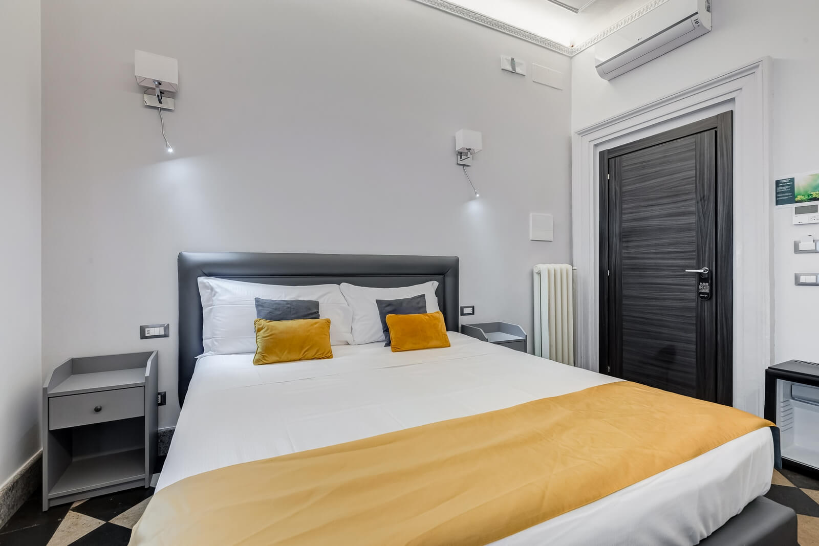 navona-queen-rome-rooftop-roma-centro-corso-vittorio-emanuele-palazzo-bassi-idromassaggio-panorama-view-vista-gianicolo-citta-eterna-campo-de-fiori-standard-double-room-twin-41