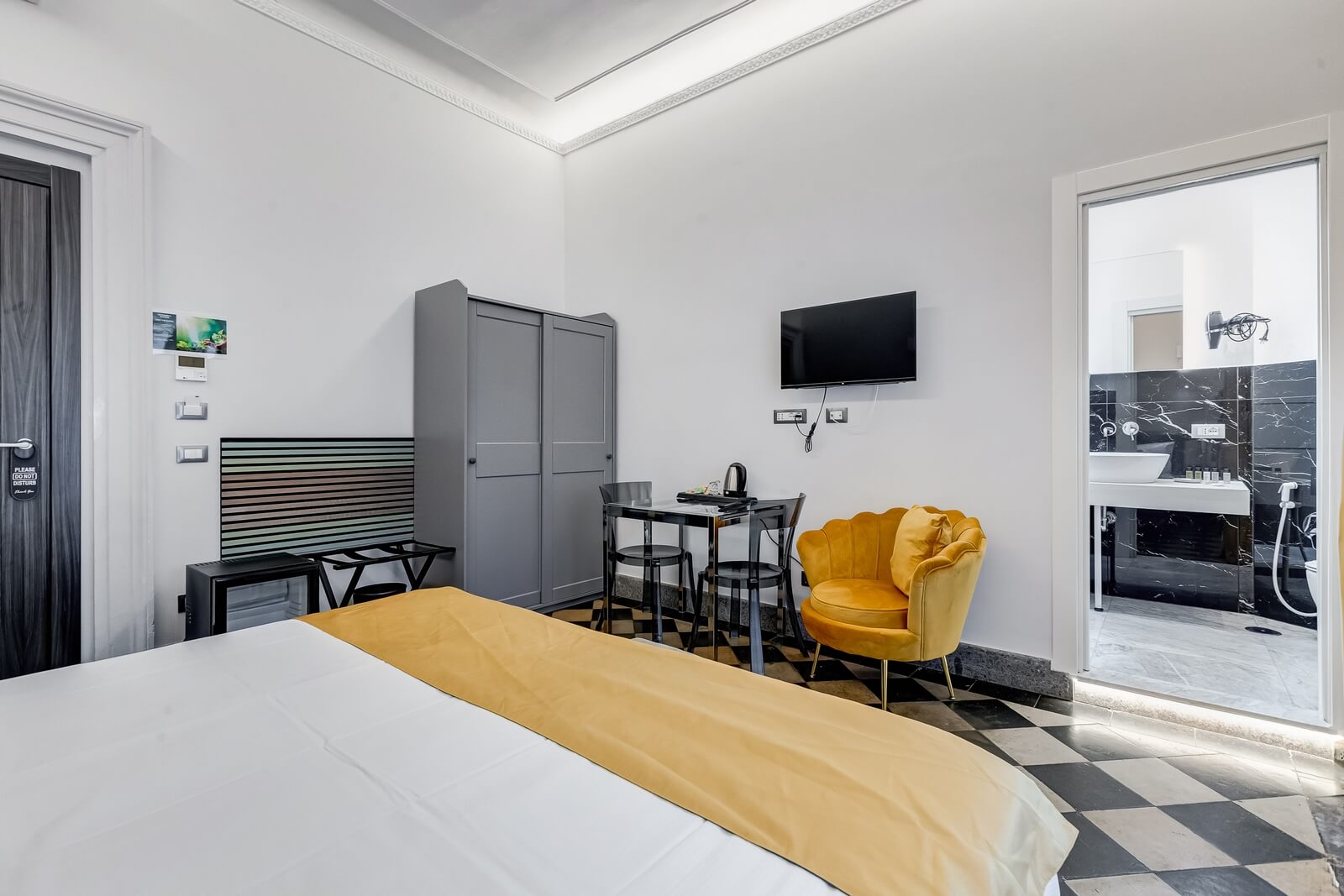 navona-queen-rome-rooftop-roma-centro-corso-vittorio-emanuele-palazzo-bassi-idromassaggio-panorama-view-vista-gianicolo-citta-eterna-campo-de-fiori-standard-double-room-twin-44