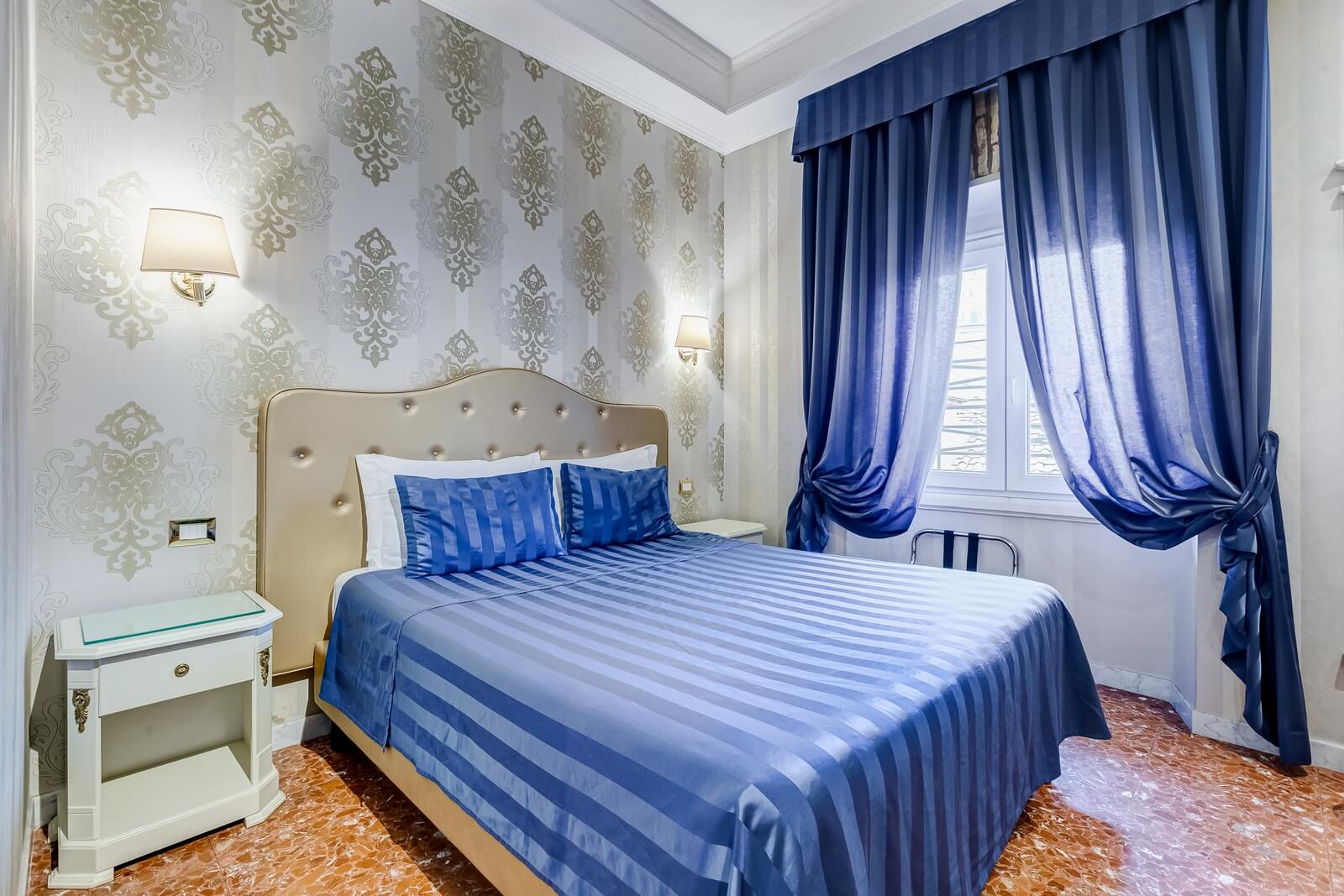 navona-queen-rome-rooftop-roma-centro-corso-vittorio-emanuele-palazzo-bassi-idromassaggio-panorama-view-vista-gianicolo-citta-eterna-campo-de-fiori-standard-double-room-twin-49