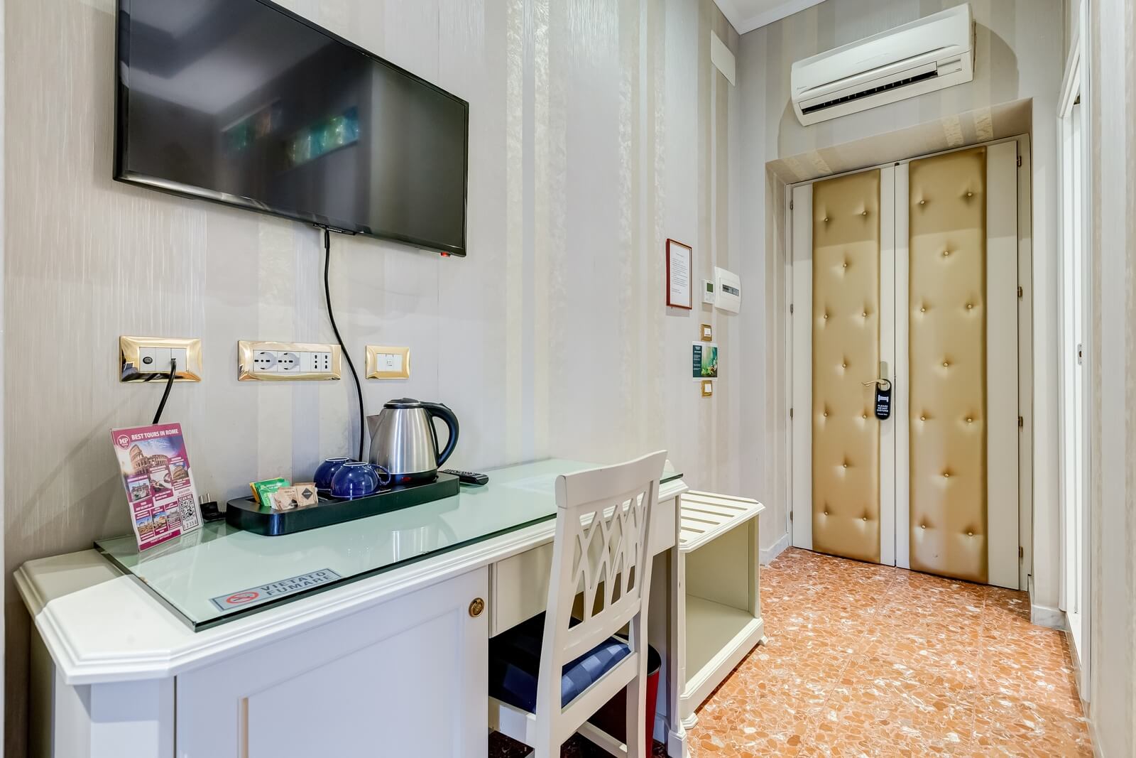 navona-queen-rome-rooftop-roma-centro-corso-vittorio-emanuele-palazzo-bassi-idromassaggio-panorama-view-vista-gianicolo-citta-eterna-campo-de-fiori-standard-double-room-twin-52