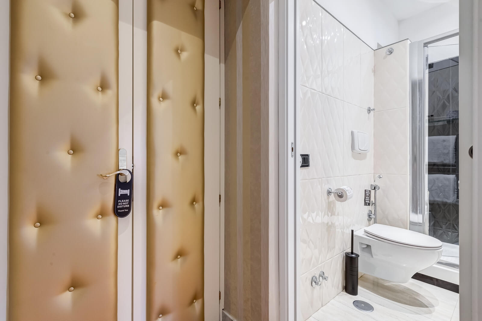 navona-queen-rome-rooftop-roma-centro-corso-vittorio-emanuele-palazzo-bassi-idromassaggio-panorama-view-vista-gianicolo-citta-eterna-campo-de-fiori-standard-double-room-twin-58