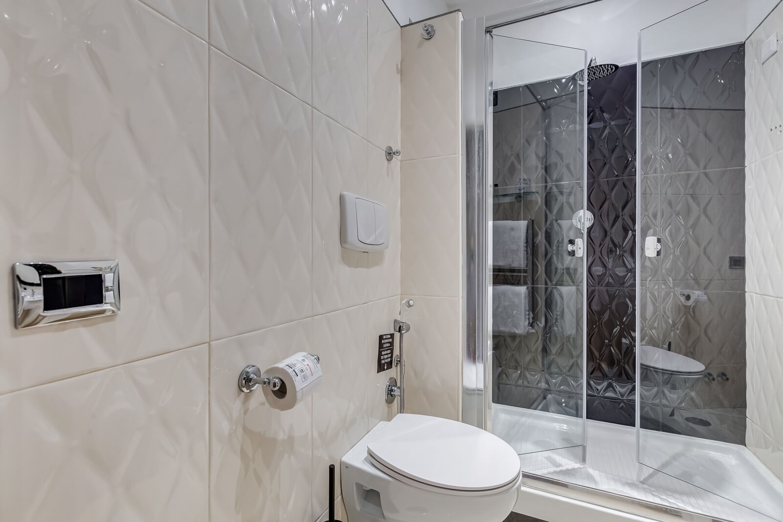 navona-queen-rome-rooftop-roma-centro-corso-vittorio-emanuele-palazzo-bassi-idromassaggio-panorama-view-vista-gianicolo-citta-eterna-campo-de-fiori-standard-double-room-twin-60