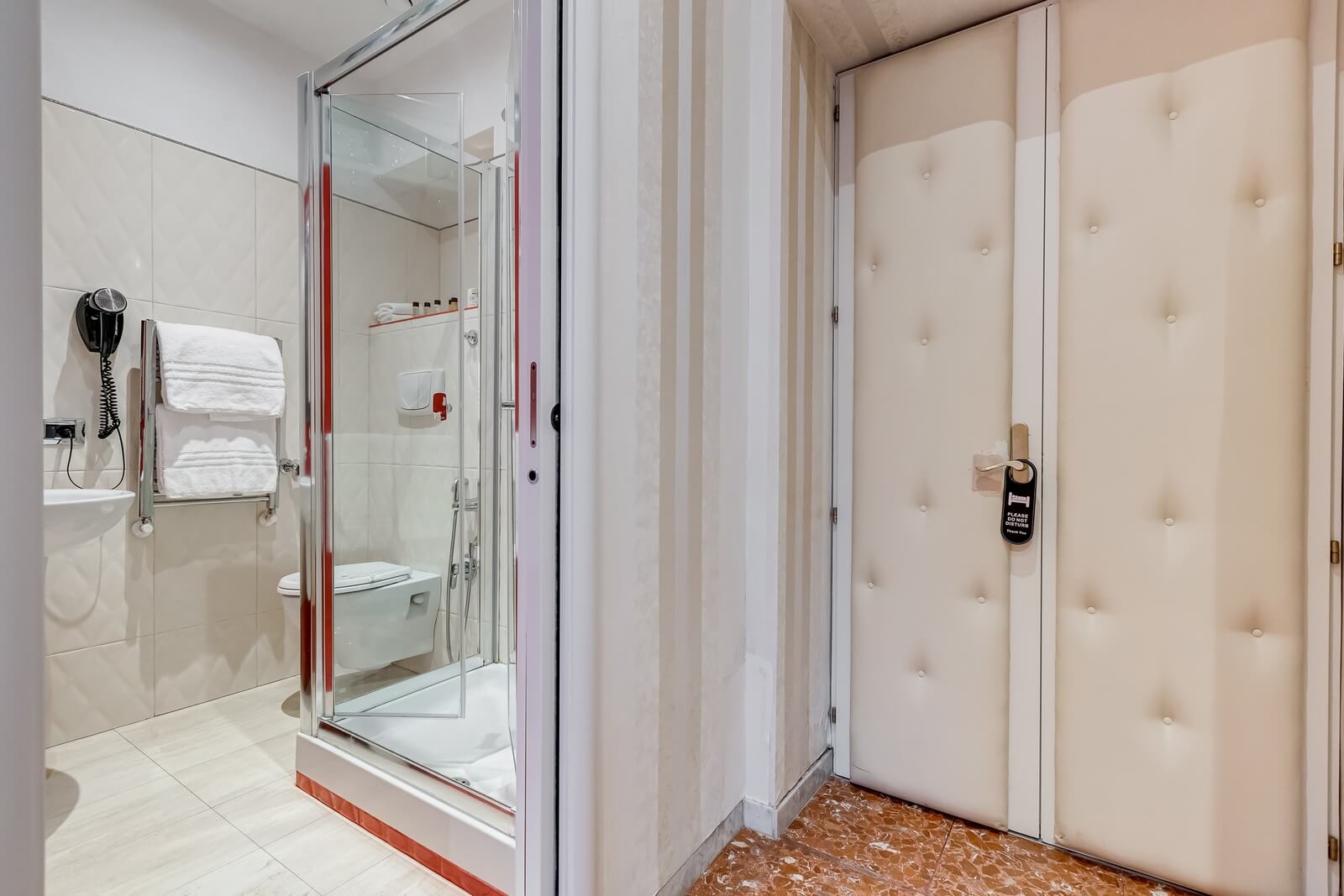 navona-queen-rome-rooftop-roma-centro-corso-vittorio-emanuele-palazzo-bassi-idromassaggio-panorama-view-vista-gianicolo-citta-eterna-campo-de-fiori-standard-double-room-twin-66