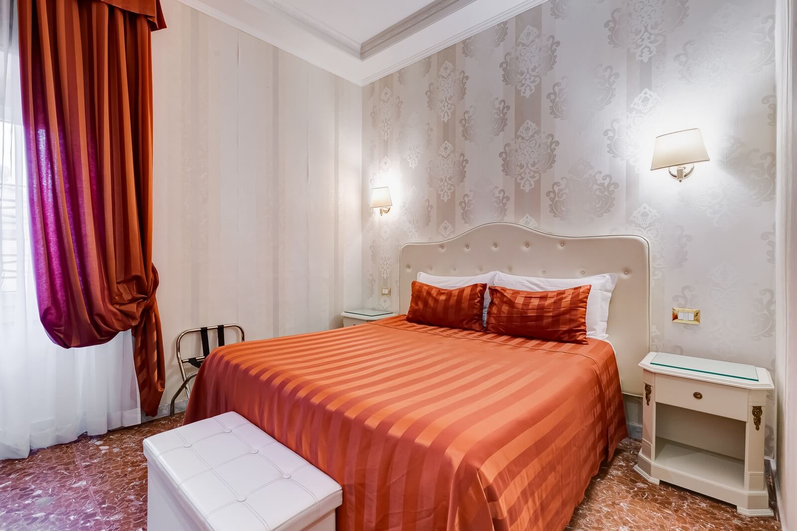 navona-queen-rome-rooftop-roma-centro-corso-vittorio-emanuele-palazzo-bassi-idromassaggio-panorama-view-vista-gianicolo-citta-eterna-campo-de-fiori-standard-double-room-twin-67