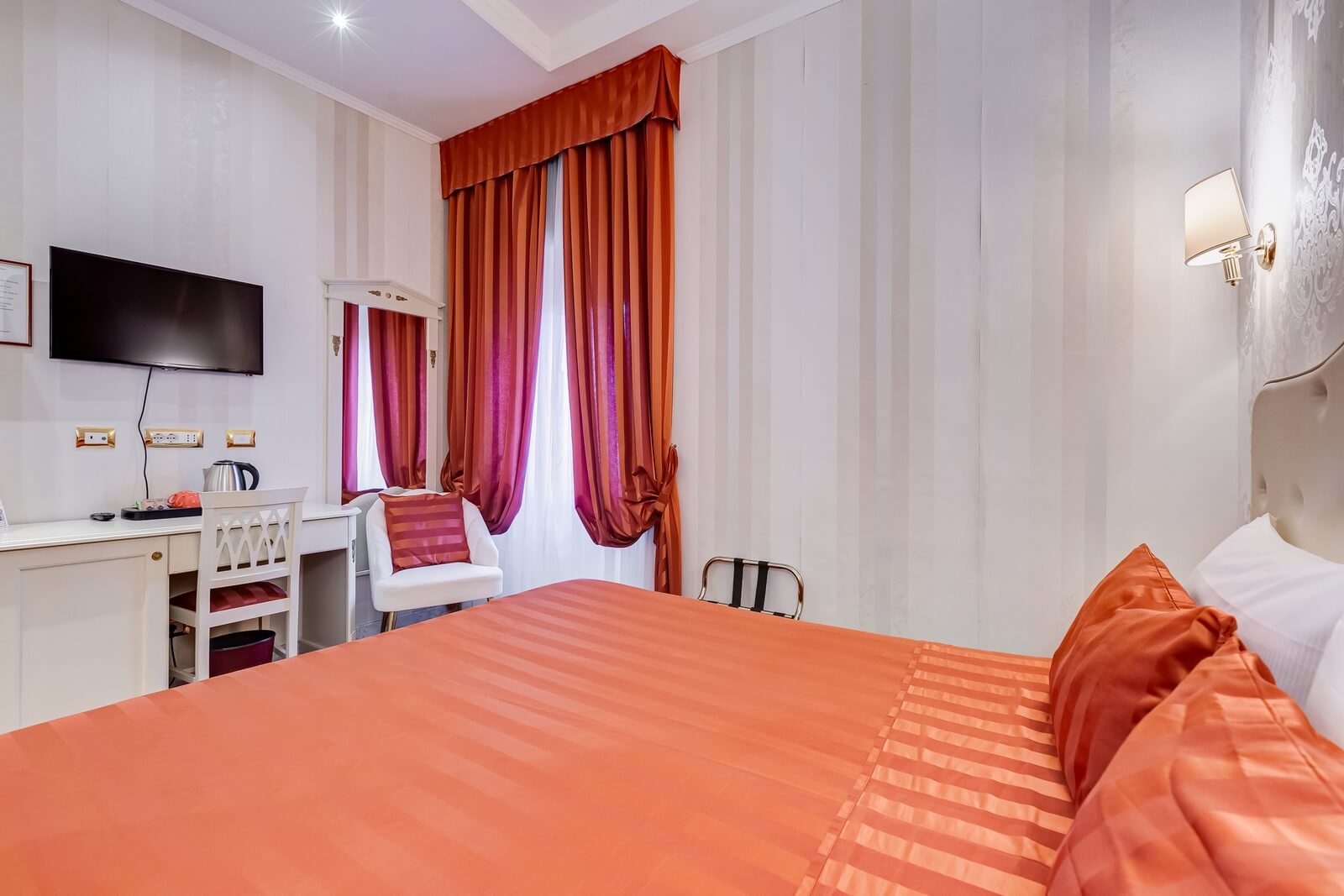 navona-queen-rome-rooftop-roma-centro-corso-vittorio-emanuele-palazzo-bassi-idromassaggio-panorama-view-vista-gianicolo-citta-eterna-campo-de-fiori-standard-double-room-twin-69