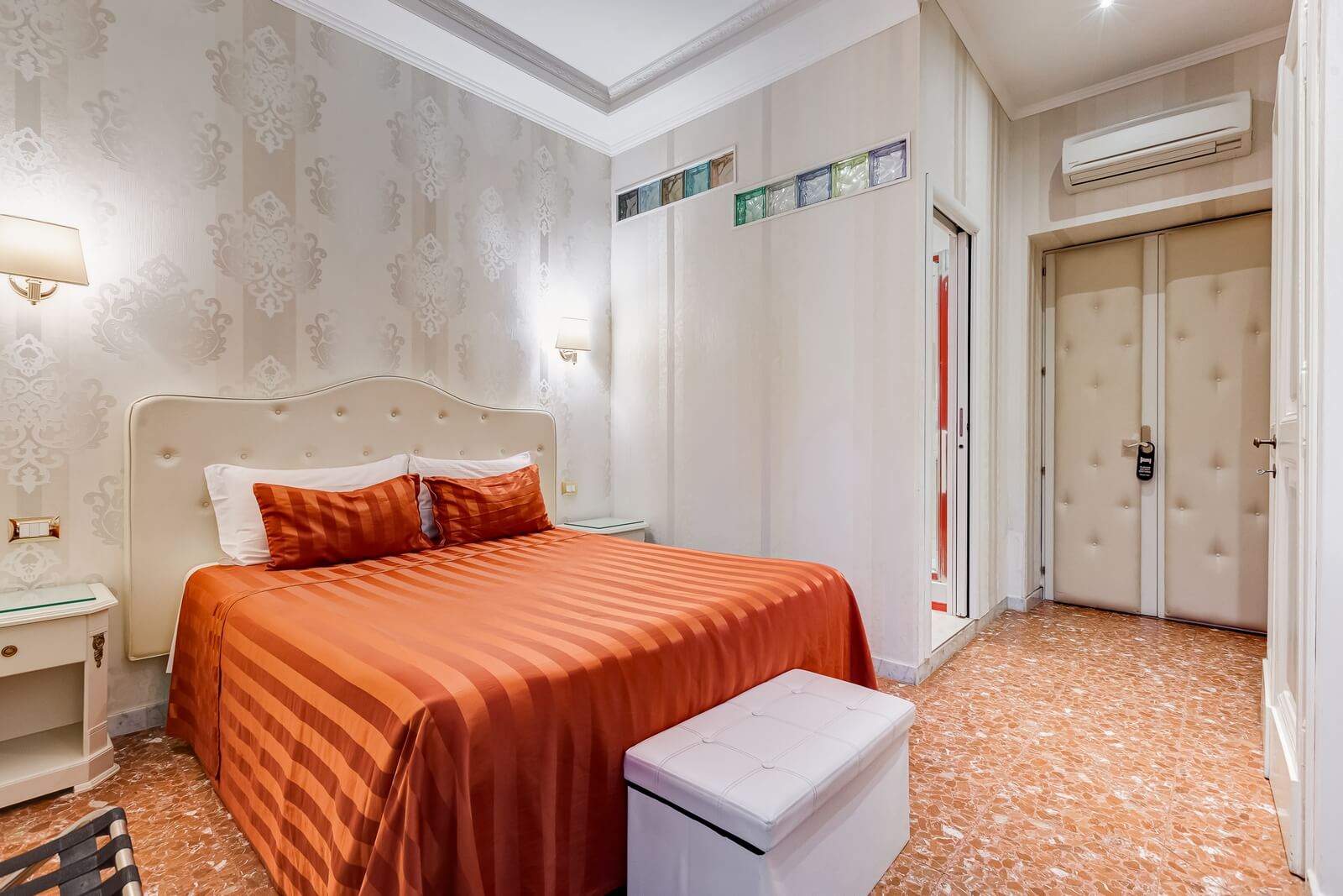 navona-queen-rome-rooftop-roma-centro-corso-vittorio-emanuele-palazzo-bassi-idromassaggio-panorama-view-vista-gianicolo-citta-eterna-campo-de-fiori-standard-double-room-twin-72