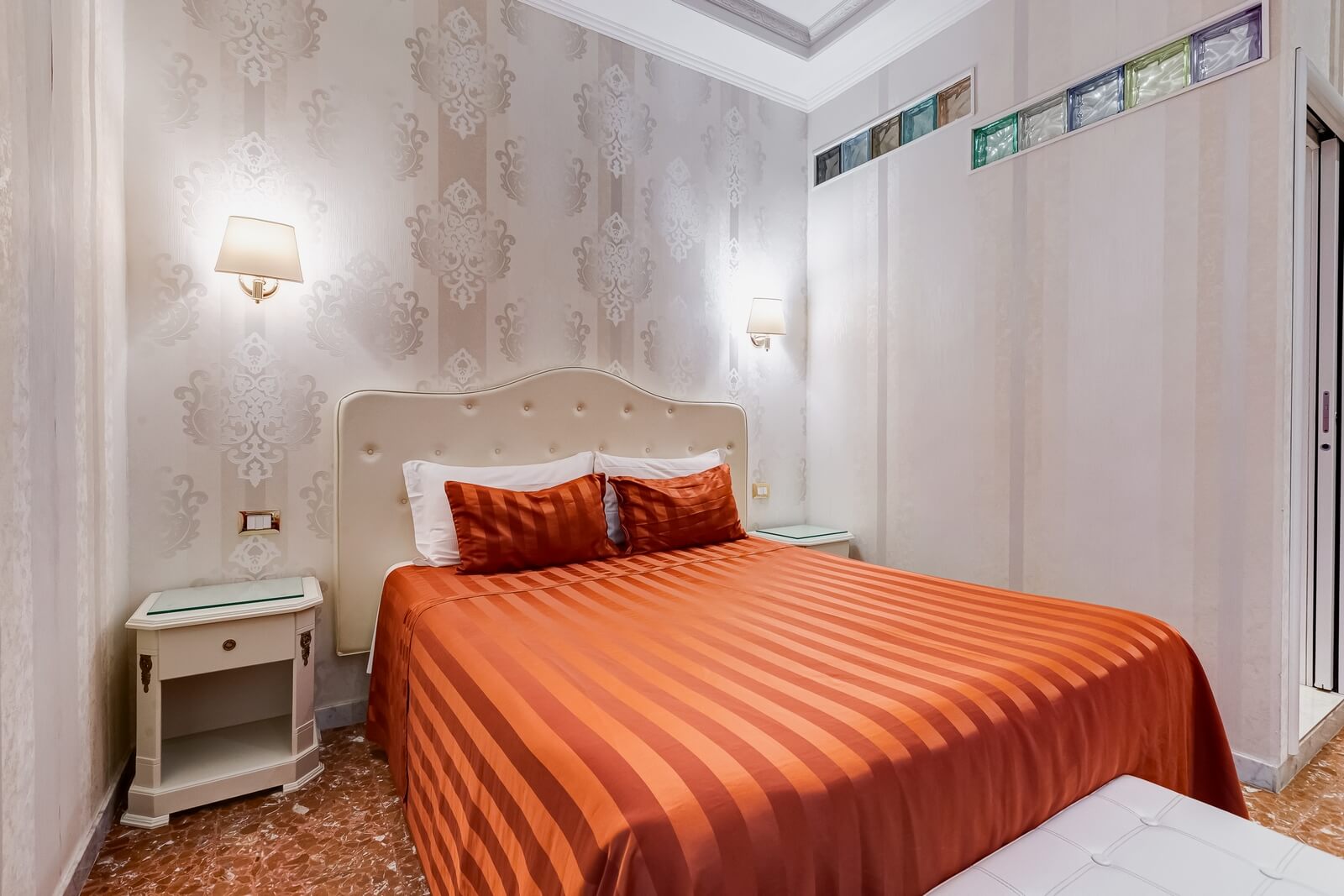 navona-queen-rome-rooftop-roma-centro-corso-vittorio-emanuele-palazzo-bassi-idromassaggio-panorama-view-vista-gianicolo-citta-eterna-campo-de-fiori-standard-double-room-twin-73