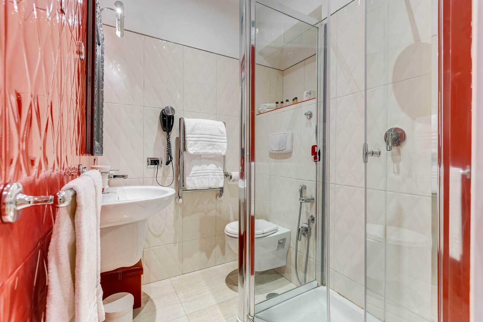 navona-queen-rome-rooftop-roma-centro-corso-vittorio-emanuele-palazzo-bassi-idromassaggio-panorama-view-vista-gianicolo-citta-eterna-campo-de-fiori-standard-double-room-twin-77