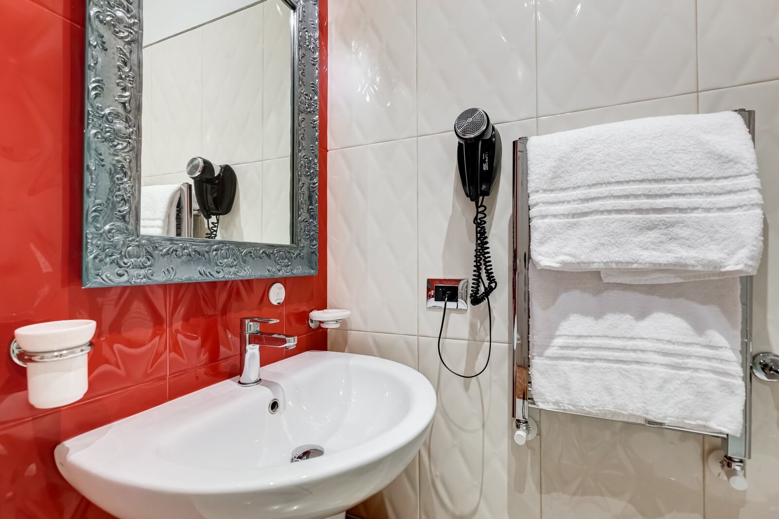 navona-queen-rome-rooftop-roma-centro-corso-vittorio-emanuele-palazzo-bassi-idromassaggio-panorama-view-vista-gianicolo-citta-eterna-campo-de-fiori-standard-double-room-twin-79