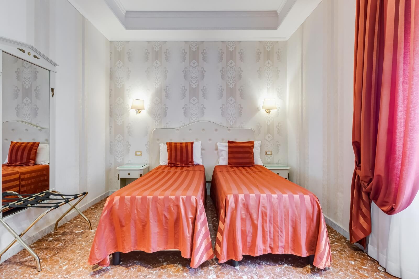 navona-queen-rome-rooftop-roma-centro-corso-vittorio-emanuele-palazzo-bassi-idromassaggio-panorama-view-vista-gianicolo-citta-eterna-campo-de-fiori-standard-double-room-twin-84