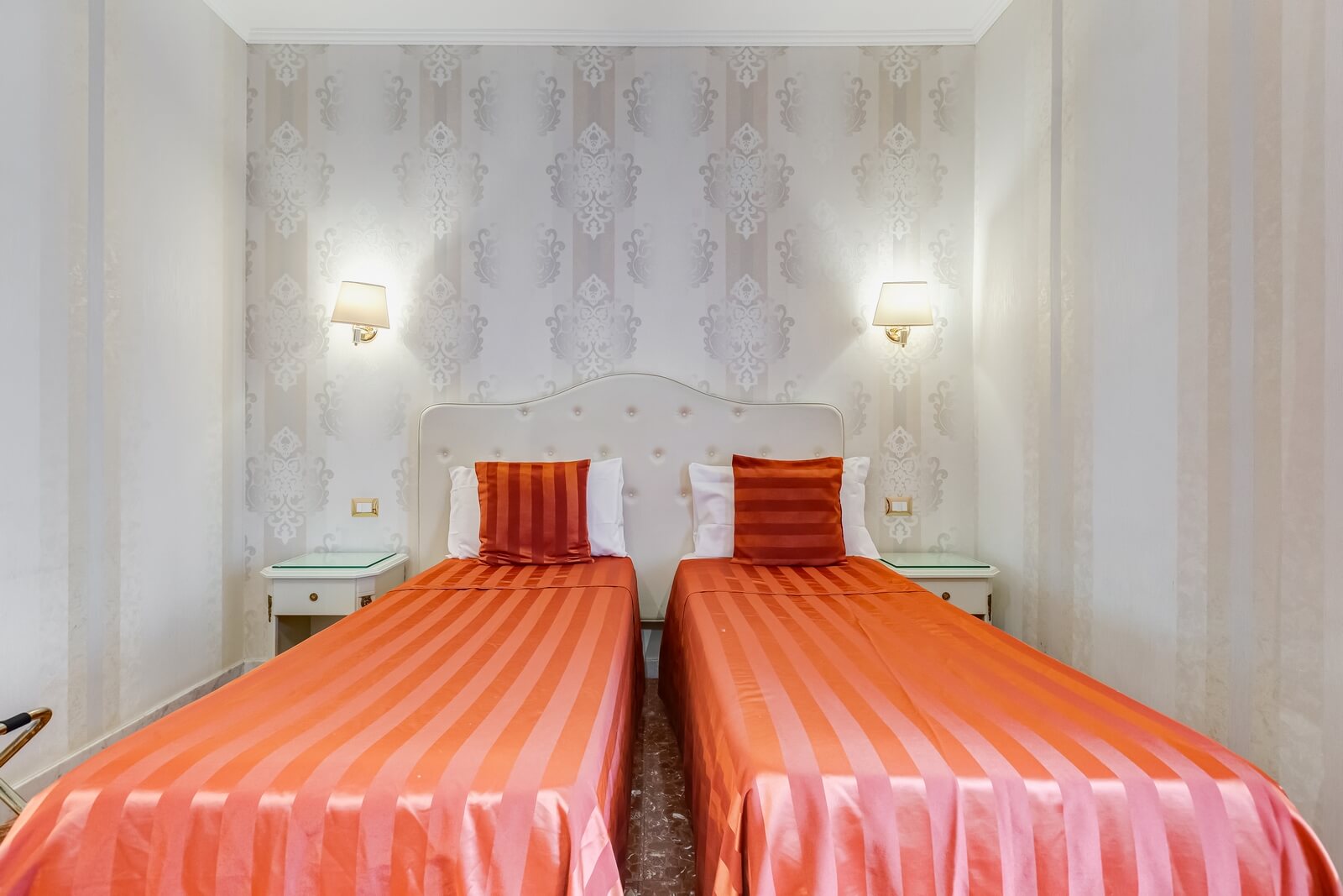 navona-queen-rome-rooftop-roma-centro-corso-vittorio-emanuele-palazzo-bassi-idromassaggio-panorama-view-vista-gianicolo-citta-eterna-campo-de-fiori-standard-double-room-twin-85