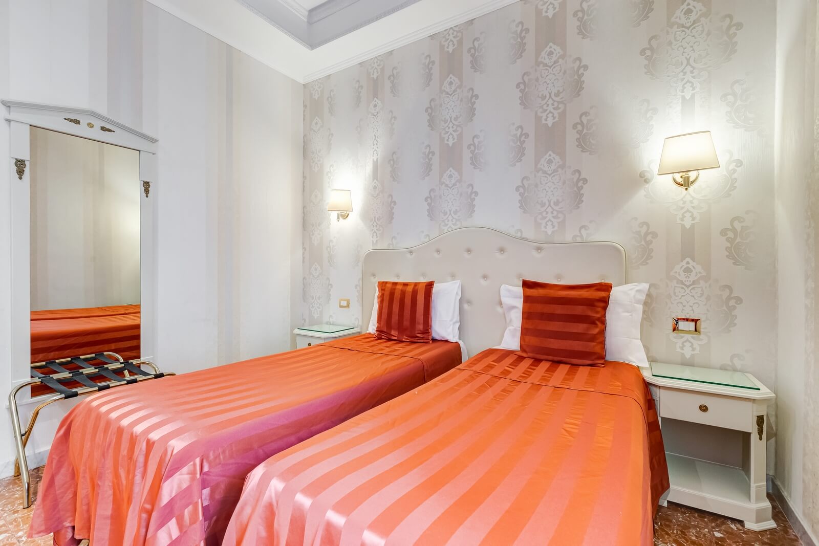 navona-queen-rome-rooftop-roma-centro-corso-vittorio-emanuele-palazzo-bassi-idromassaggio-panorama-view-vista-gianicolo-citta-eterna-campo-de-fiori-standard-double-room-twin-87