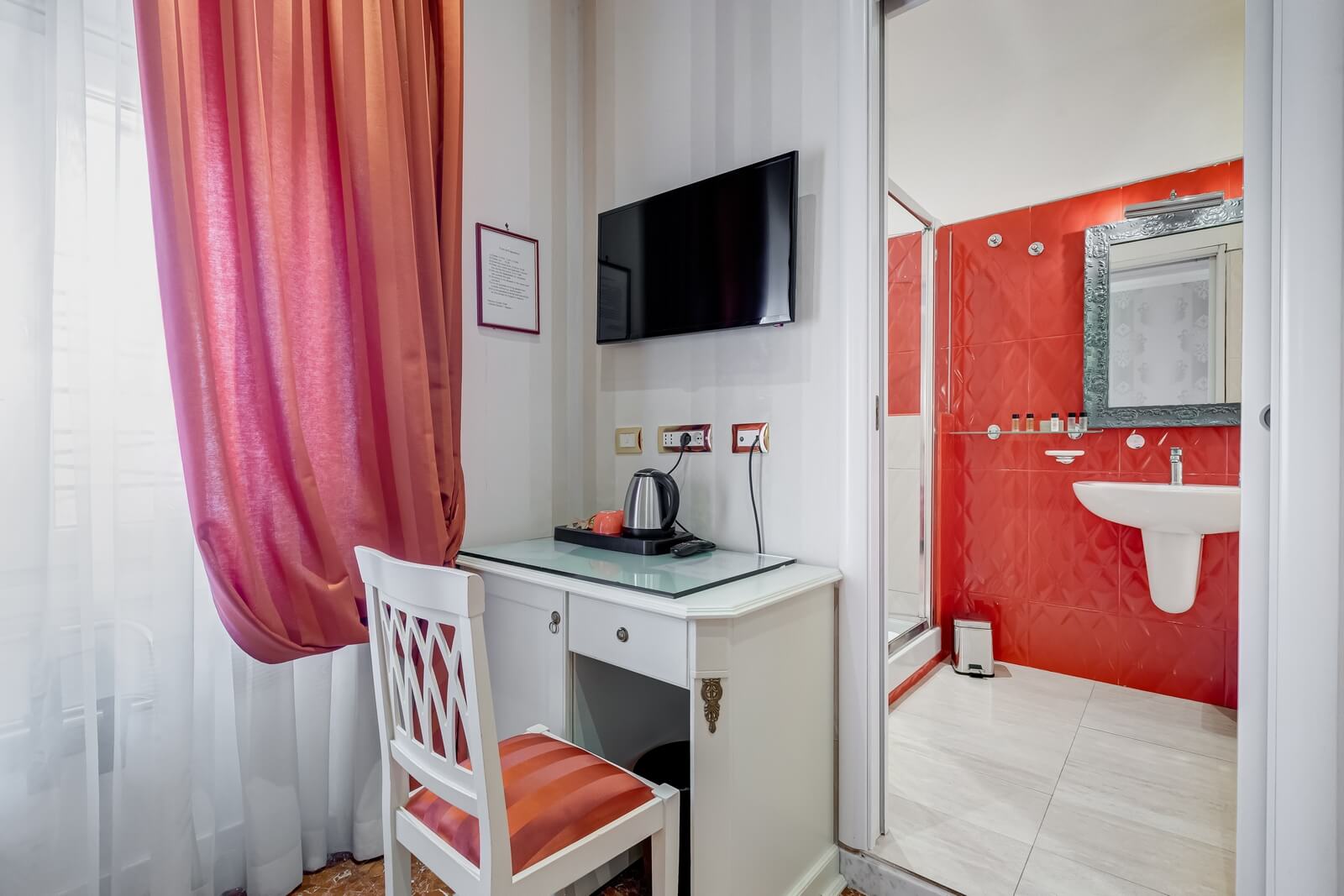 navona-queen-rome-rooftop-roma-centro-corso-vittorio-emanuele-palazzo-bassi-idromassaggio-panorama-view-vista-gianicolo-citta-eterna-campo-de-fiori-standard-double-room-twin-90