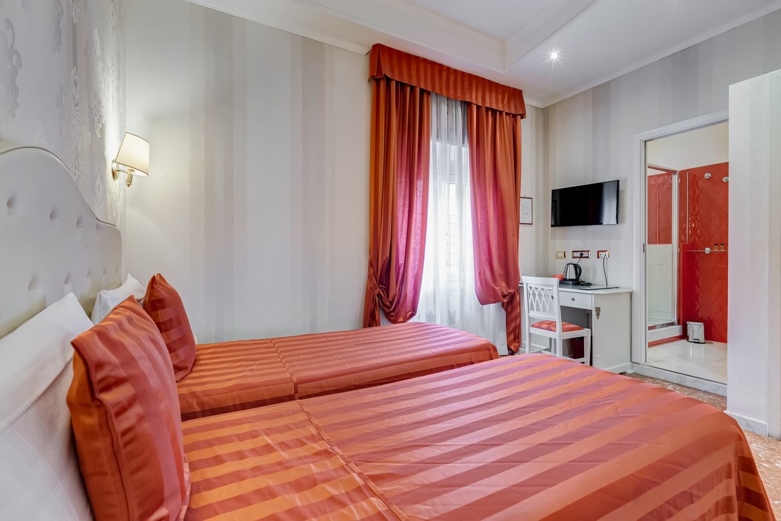 navona-queen-rome-rooftop-roma-centro-corso-vittorio-emanuele-palazzo-bassi-idromassaggio-panorama-view-vista-gianicolo-citta-eterna-campo-de-fiori-standard-double-room-twin-91