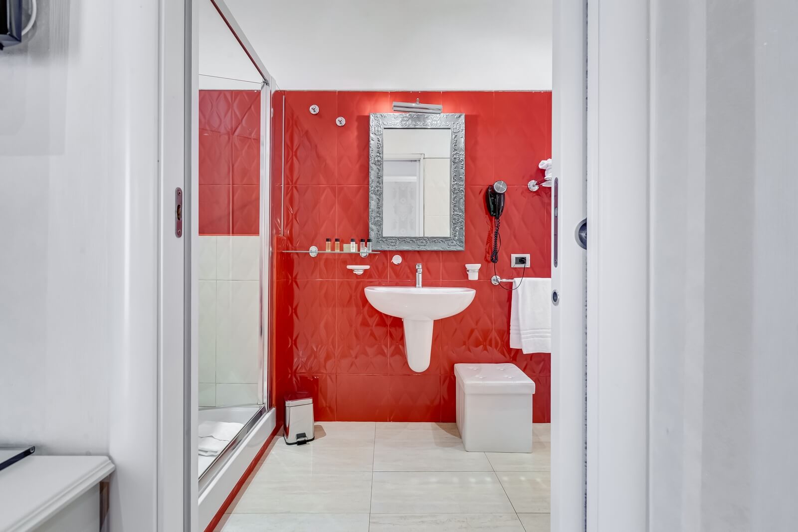 navona-queen-rome-rooftop-roma-centro-corso-vittorio-emanuele-palazzo-bassi-idromassaggio-panorama-view-vista-gianicolo-citta-eterna-campo-de-fiori-standard-double-room-twin-93