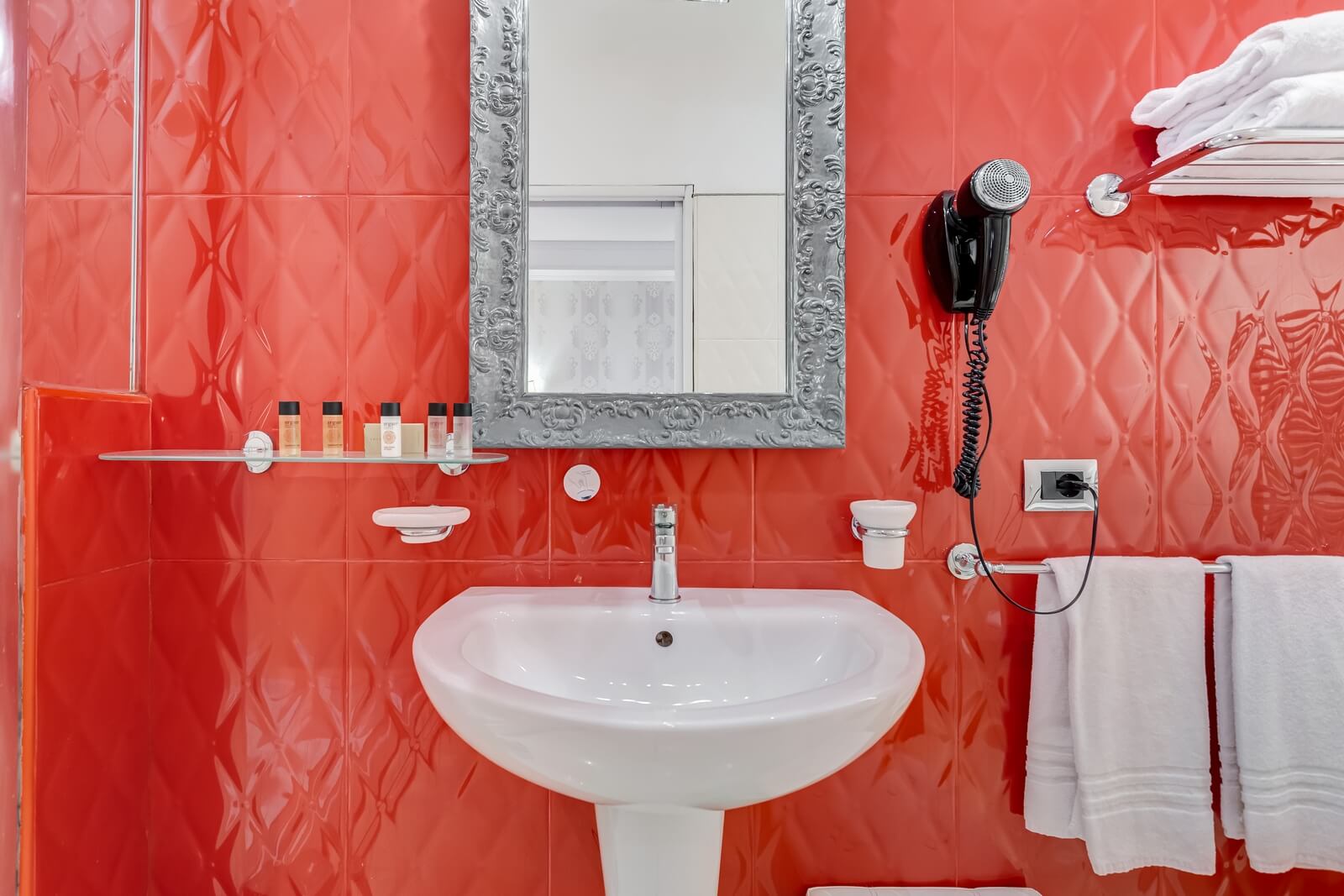 navona-queen-rome-rooftop-roma-centro-corso-vittorio-emanuele-palazzo-bassi-idromassaggio-panorama-view-vista-gianicolo-citta-eterna-campo-de-fiori-standard-double-room-twin-94