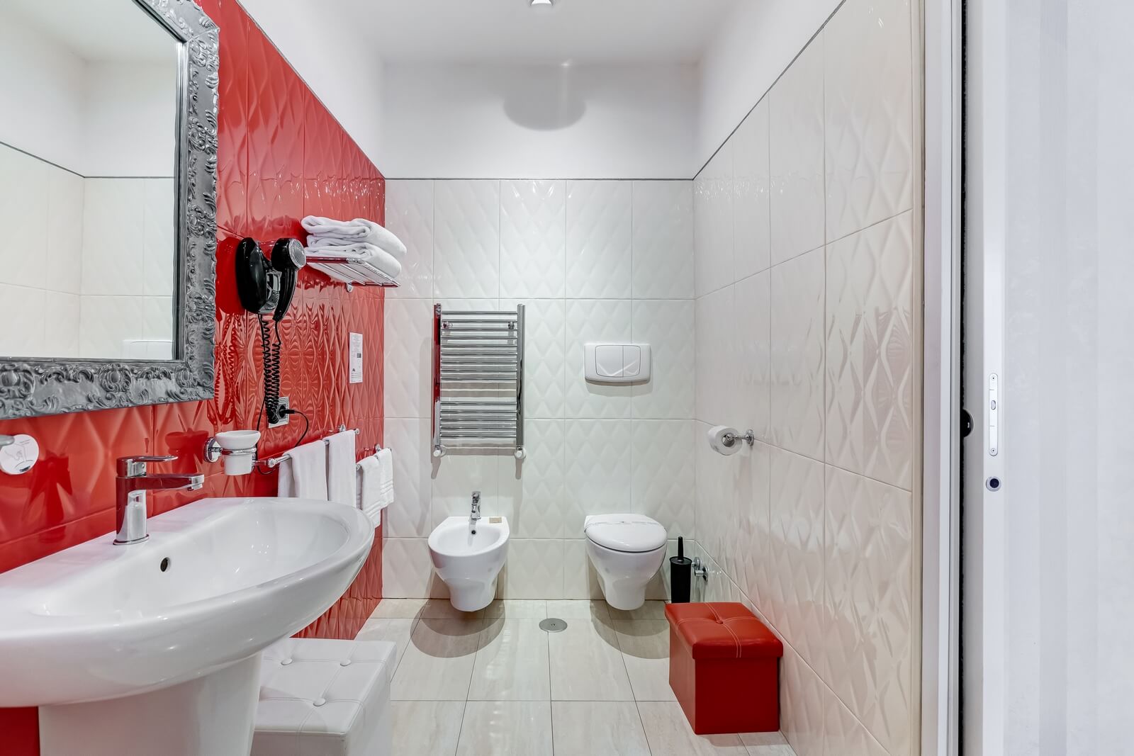 navona-queen-rome-rooftop-roma-centro-corso-vittorio-emanuele-palazzo-bassi-idromassaggio-panorama-view-vista-gianicolo-citta-eterna-campo-de-fiori-standard-double-room-twin-95