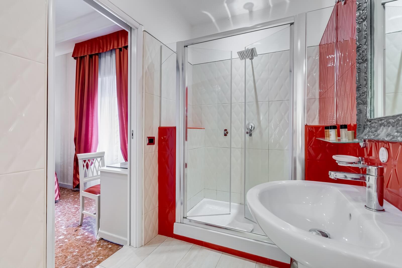 navona-queen-rome-rooftop-roma-centro-corso-vittorio-emanuele-palazzo-bassi-idromassaggio-panorama-view-vista-gianicolo-citta-eterna-campo-de-fiori-standard-double-room-twin-99