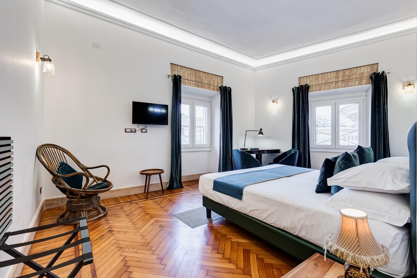 navona-queen-rome-rooftop-roma-centro-corso-vittorio-emanuele-palazzo-bassi-idromassaggio-panorama-view-vista-gianicolo-citta-eterna-campo-de-fiori-superior-double-room-02