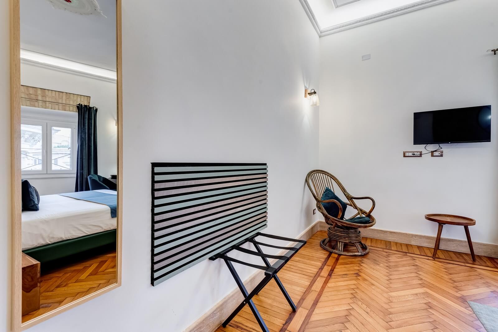 navona-queen-rome-rooftop-roma-centro-corso-vittorio-emanuele-palazzo-bassi-idromassaggio-panorama-view-vista-gianicolo-citta-eterna-campo-de-fiori-superior-double-room-03