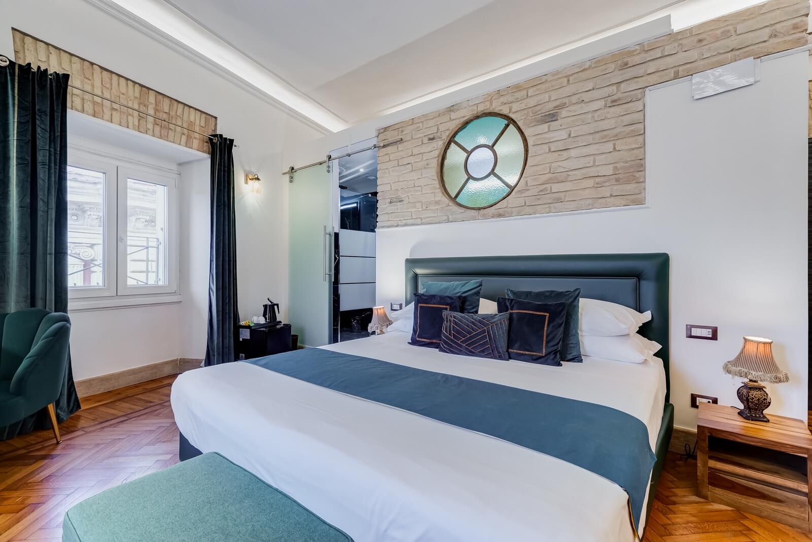 navona-queen-rome-rooftop-roma-centro-corso-vittorio-emanuele-palazzo-bassi-idromassaggio-panorama-view-vista-gianicolo-citta-eterna-campo-de-fiori-superior-double-room-07