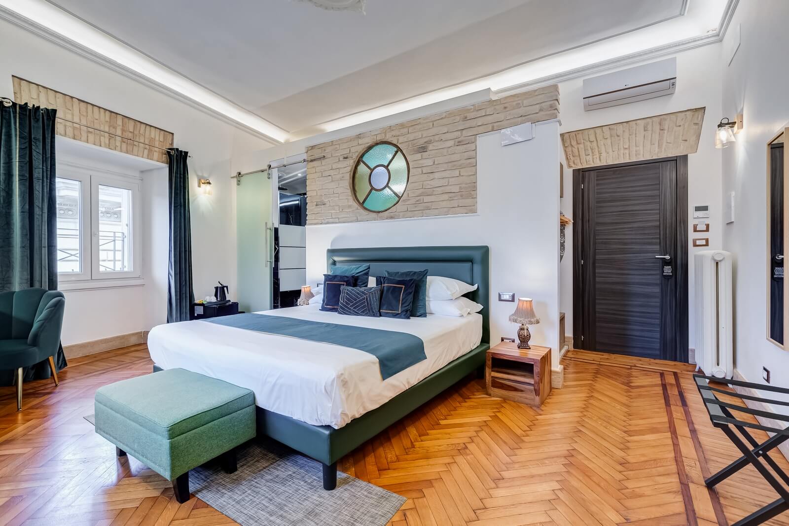 navona-queen-rome-rooftop-roma-centro-corso-vittorio-emanuele-palazzo-bassi-idromassaggio-panorama-view-vista-gianicolo-citta-eterna-campo-de-fiori-superior-double-room-08