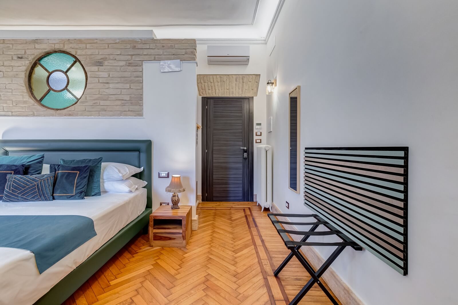 navona-queen-rome-rooftop-roma-centro-corso-vittorio-emanuele-palazzo-bassi-idromassaggio-panorama-view-vista-gianicolo-citta-eterna-campo-de-fiori-superior-double-room-09