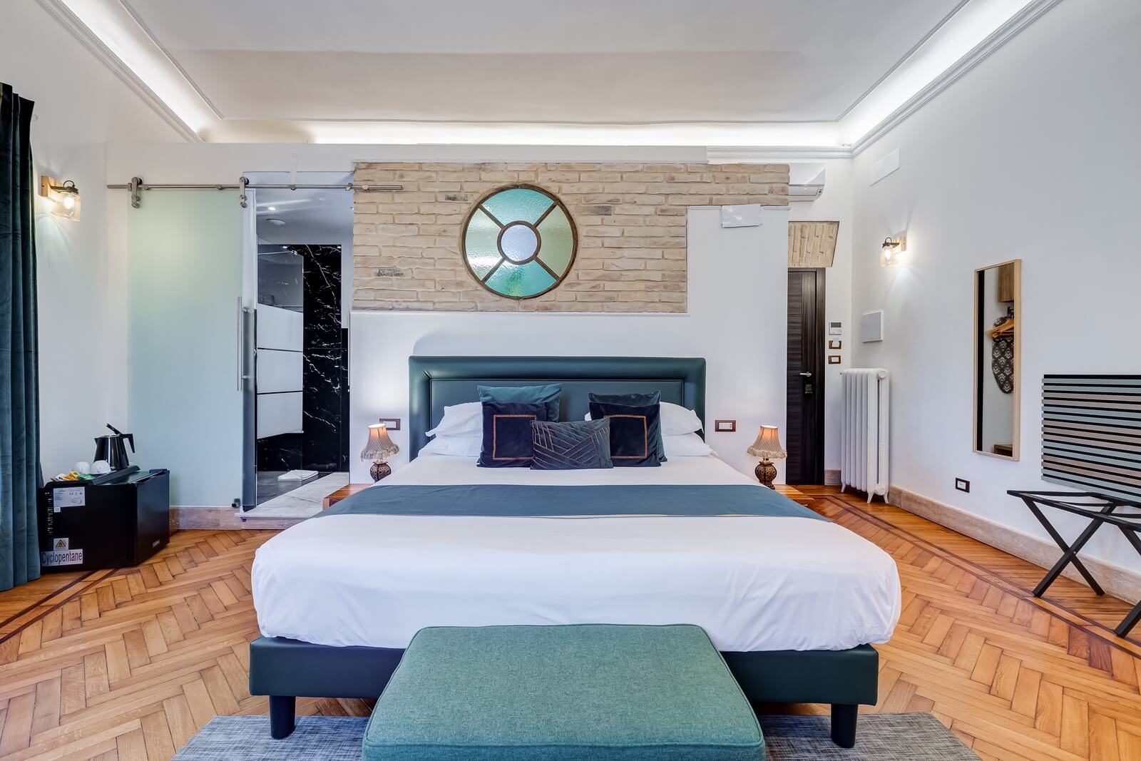 navona-queen-rome-rooftop-roma-centro-corso-vittorio-emanuele-palazzo-bassi-idromassaggio-panorama-view-vista-gianicolo-citta-eterna-campo-de-fiori-superior-double-room-10