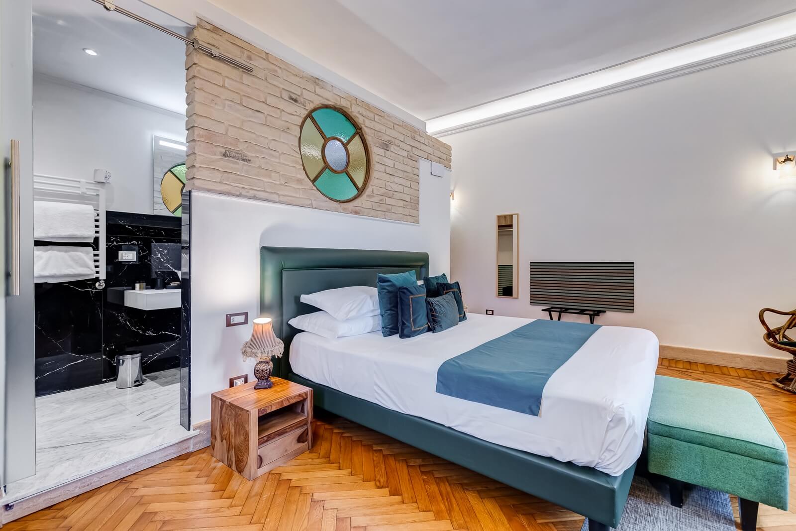 navona-queen-rome-rooftop-roma-centro-corso-vittorio-emanuele-palazzo-bassi-idromassaggio-panorama-view-vista-gianicolo-citta-eterna-campo-de-fiori-superior-double-room-16