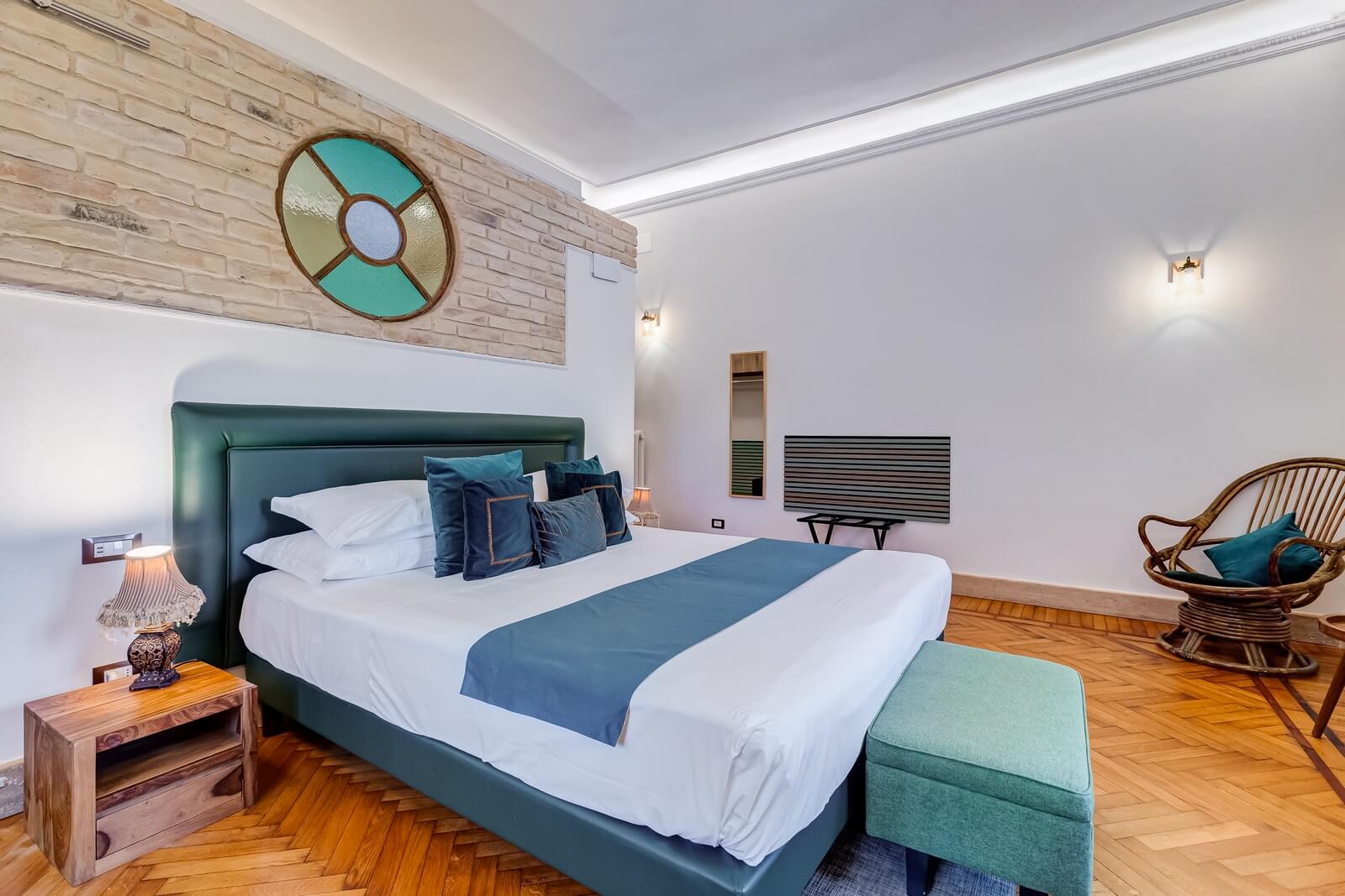 navona-queen-rome-rooftop-roma-centro-corso-vittorio-emanuele-palazzo-bassi-idromassaggio-panorama-view-vista-gianicolo-citta-eterna-campo-de-fiori-superior-double-room-17